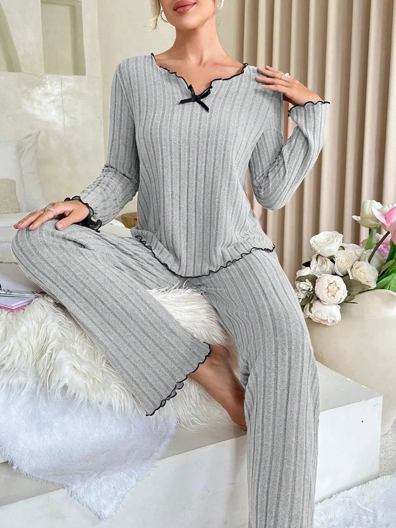 Autumn Winter Warm Sleepwear Women Pajamas Set, Long Sleeve Top and Trousers.
