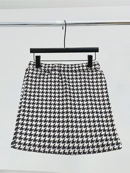 Elegant elastic waist half skirt, hip hugging high waist short skirt.