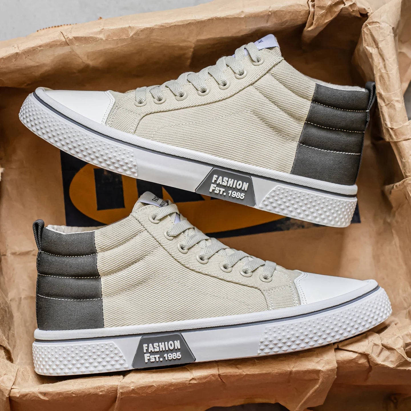 Men canvas shoes, fashionable and trendy, mid-top, comfortable, outdoor hiking, lightweight.