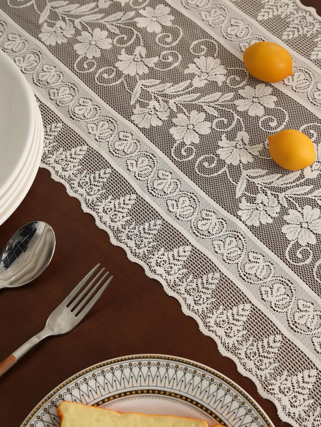 Beige morning glory flower hanging tassel table flag, countryside style dining table decoration, non slip and beautiful.