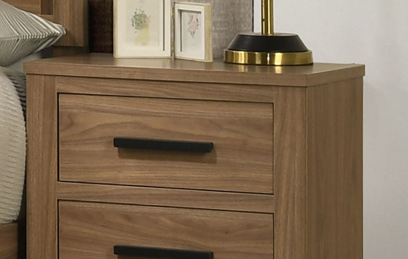 Walnut / Chestnut 3pc Queen Size Bedroom Set with Nightstands