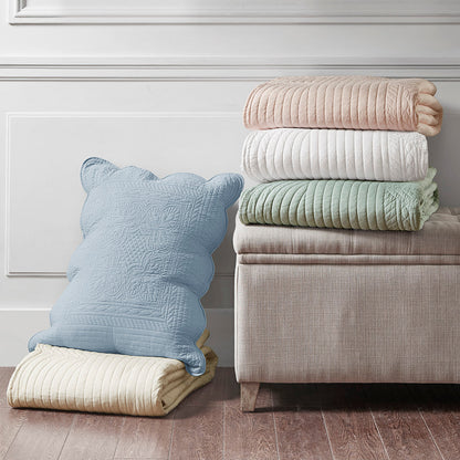 3 Piece Reversible Scalloped Edge Quilt Set White Full/Queen